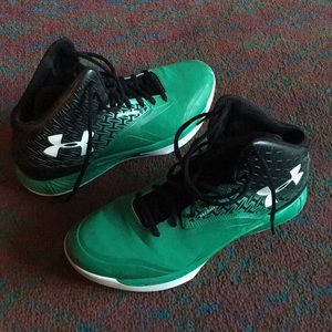 Size 10.5 under armor basketball shoes